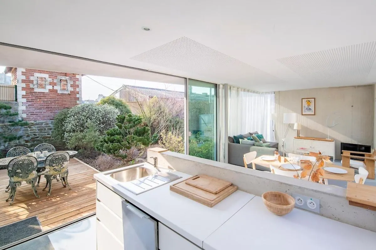 Holiday home Habiter La Ville, Un Art Contemporain Vannes France